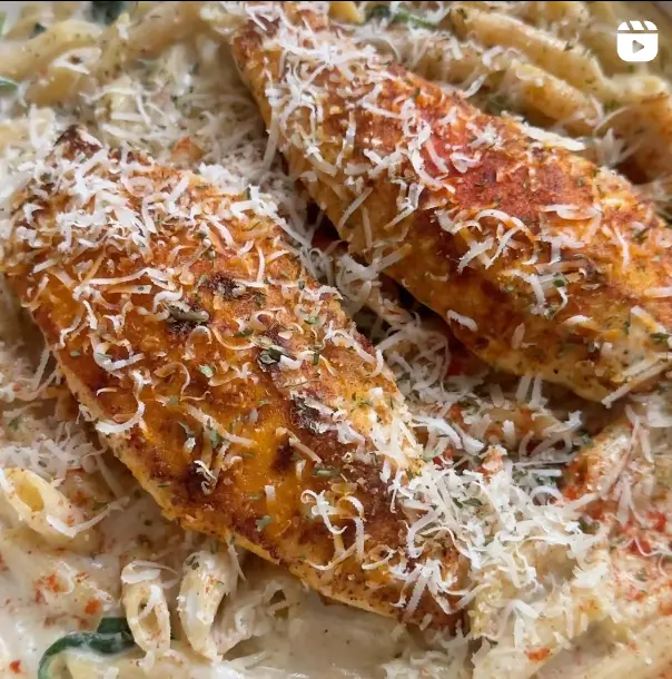 This creamy cajun pasta is perfect for a high protein dinner option. Pasta is one of my favorite comfort foods so incorporating that into my 100 pound weightloss journey was a must.